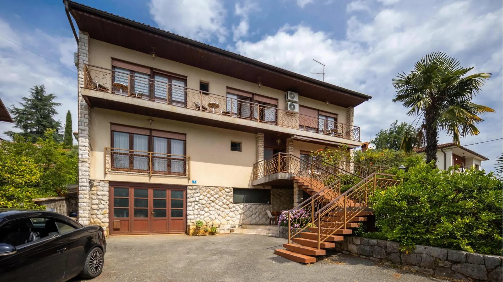 2 Bedroom Beautiful Apartment In Lovran
